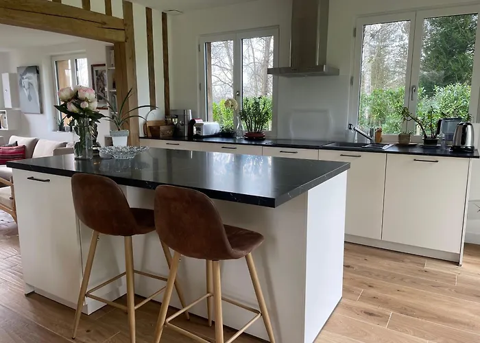 La Petite Chaumiere Normande *